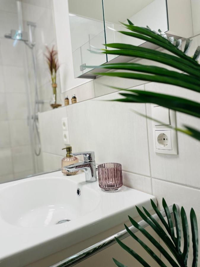 Klassen Stay - Exklusives Apartment Am Hbf - Kueche, Netflix, Kingsizebett Koblenz  Ngoại thất bức ảnh
